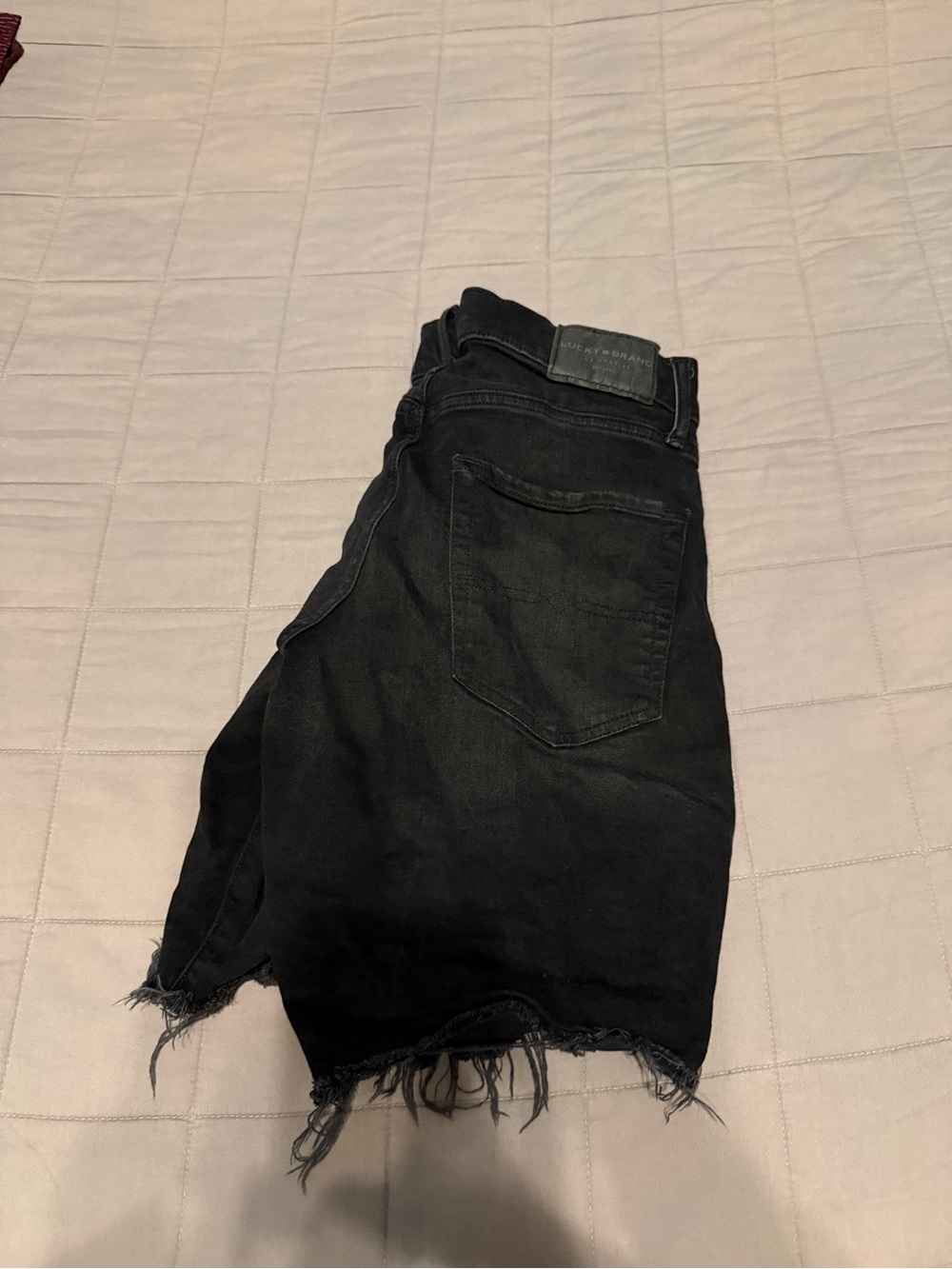 Lucky Brand men’s Black Distressed Denim Shorts - Picture 4 of 5